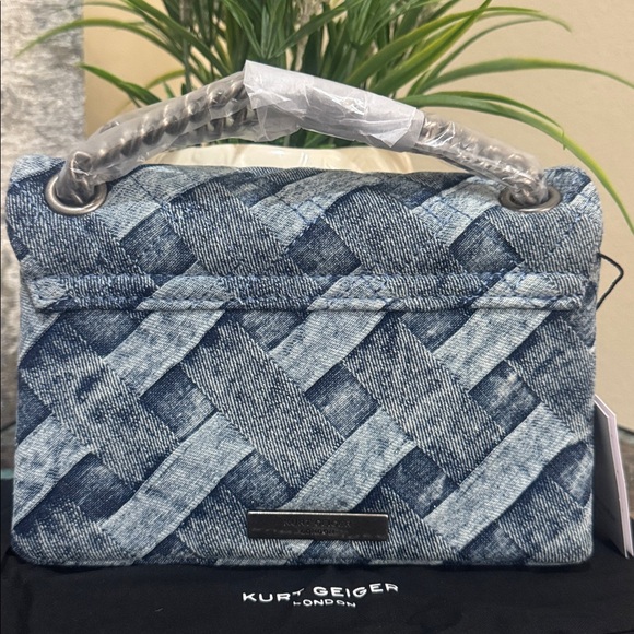 Kurt Geiger Kensington Leather Mini Crossbody Bag
Kurt Geiger London - Picture 5 of 12